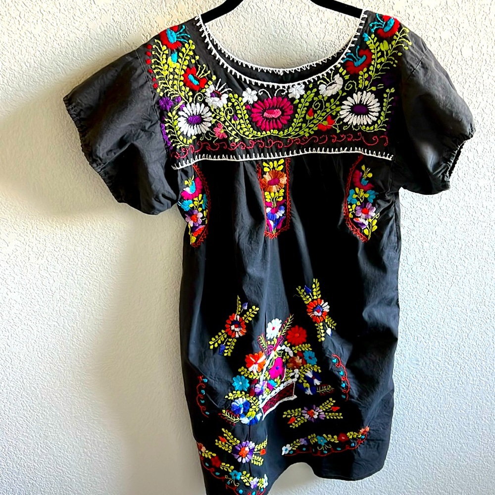 Women’s Hand Embroidered Vintage bohemian Mexican dress tunic No Size runs M/L
